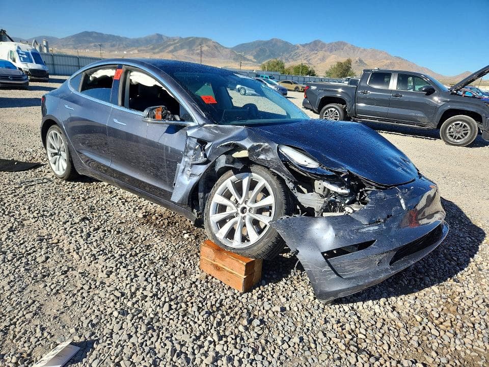 2019 TESLA MODEL 3 4