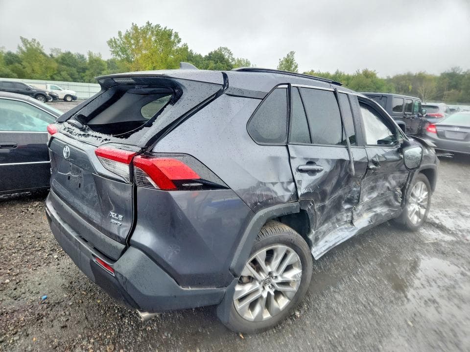 2025 TOYOTA RAV4 XLE PREMIUM 3
