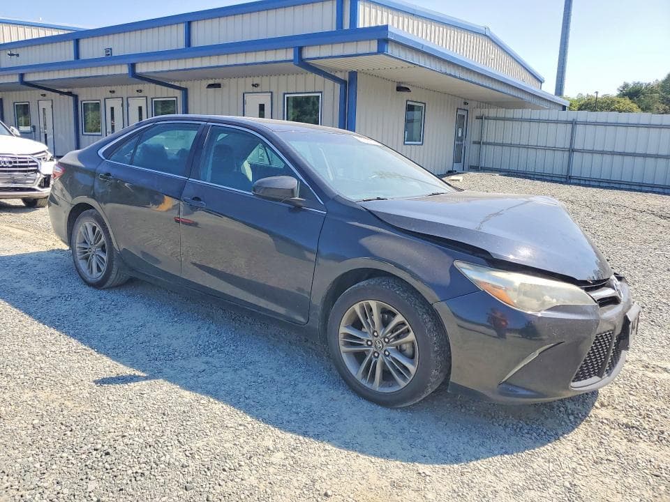 2017 TOYOTA CAMRY SE 4