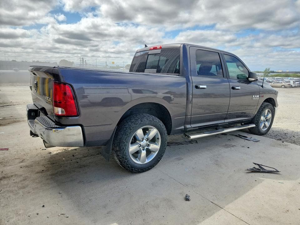 2017 RAM 1500 SLT 3