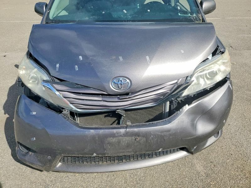 2017 TOYOTA SIENNA LE 12