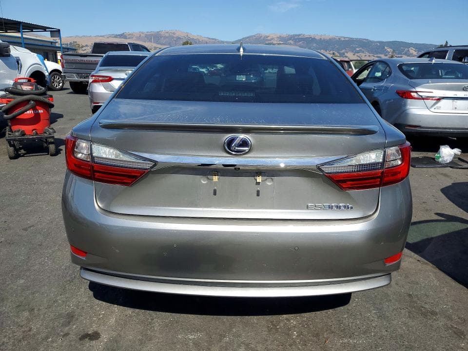 2017 LEXUS ES 300H 6