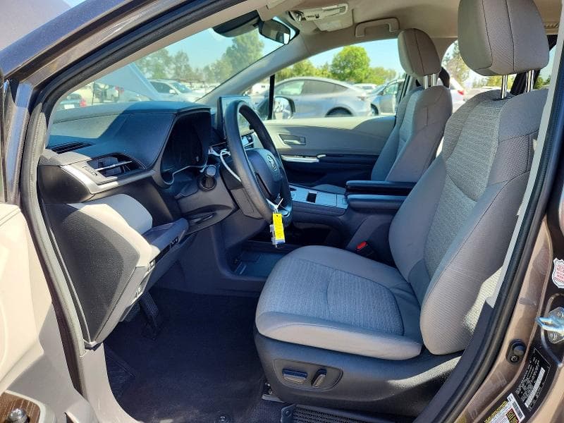 2024 TOYOTA SIENNA LE 7