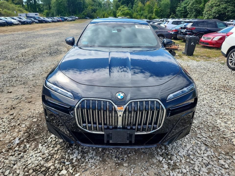 2024 BMW 760 XI 5