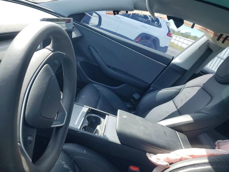 2025 TESLA MODEL 3 9