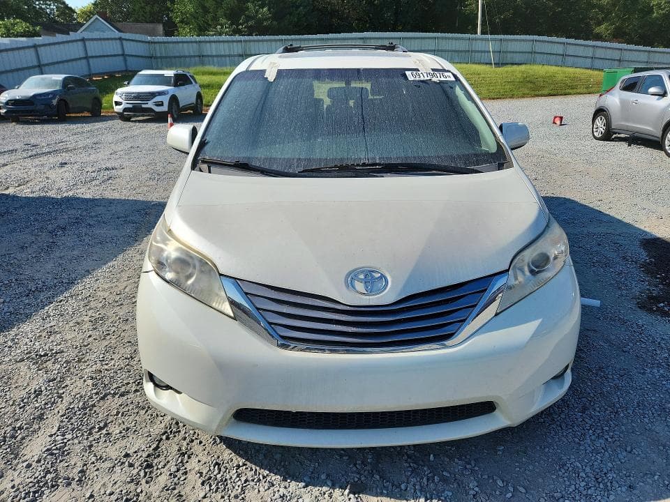 2017 TOYOTA SIENNA LTD 5