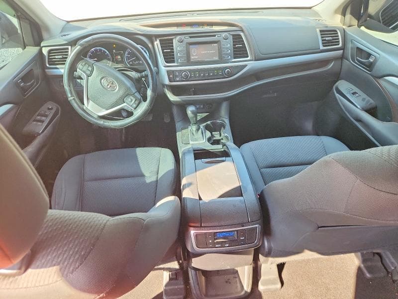 2017 TOYOTA HIGHLANDER LE 8
