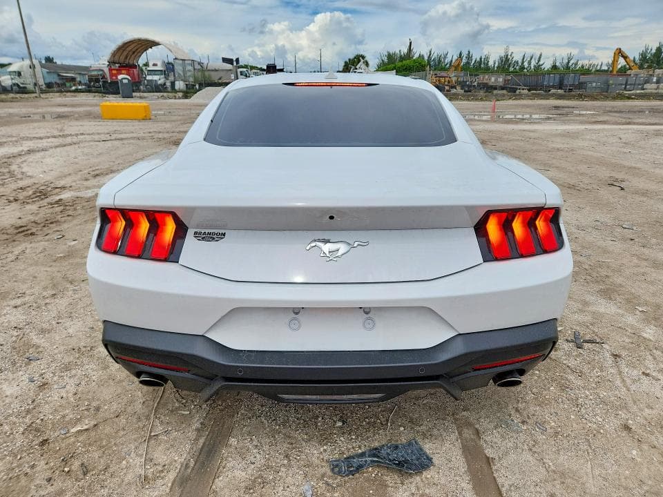 2026 FORD MUSTANG 6
