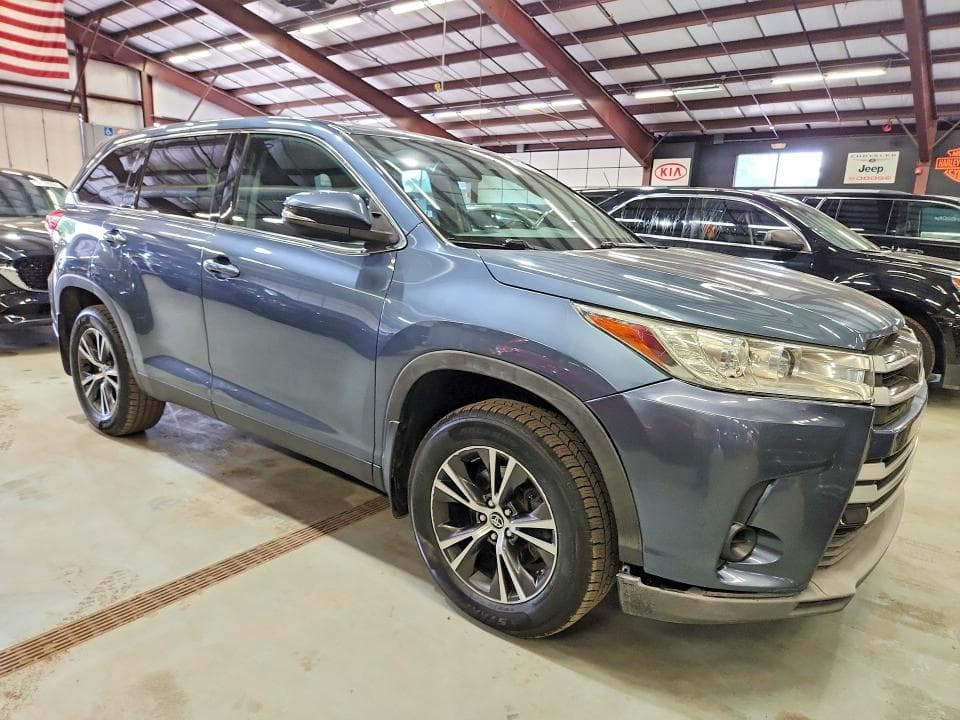2019 TOYOTA HIGHLANDER LE 4