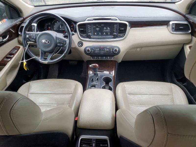 2017 KIA SORENTO EX 8