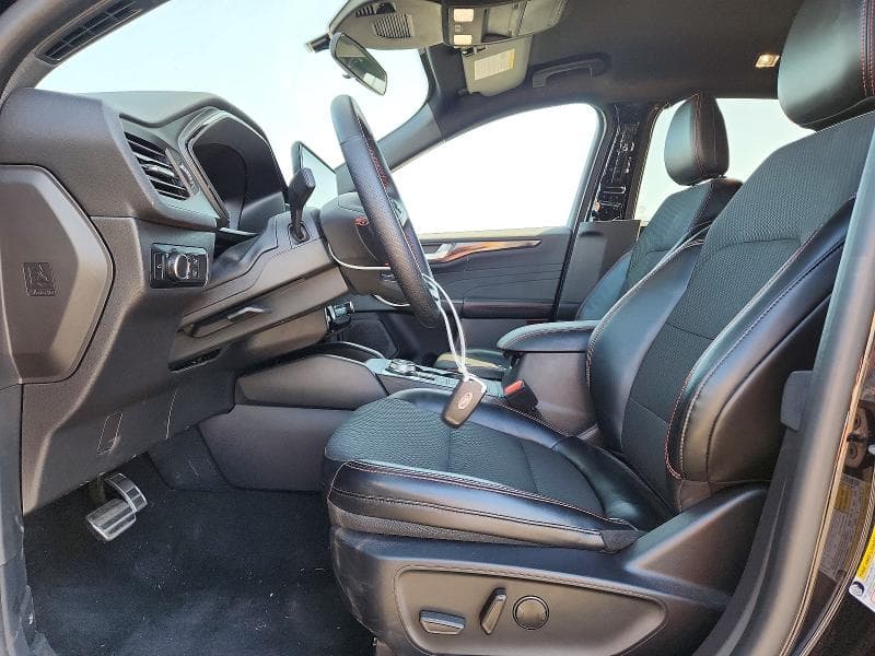 2024 FORD ESCAPE ST LINE 7