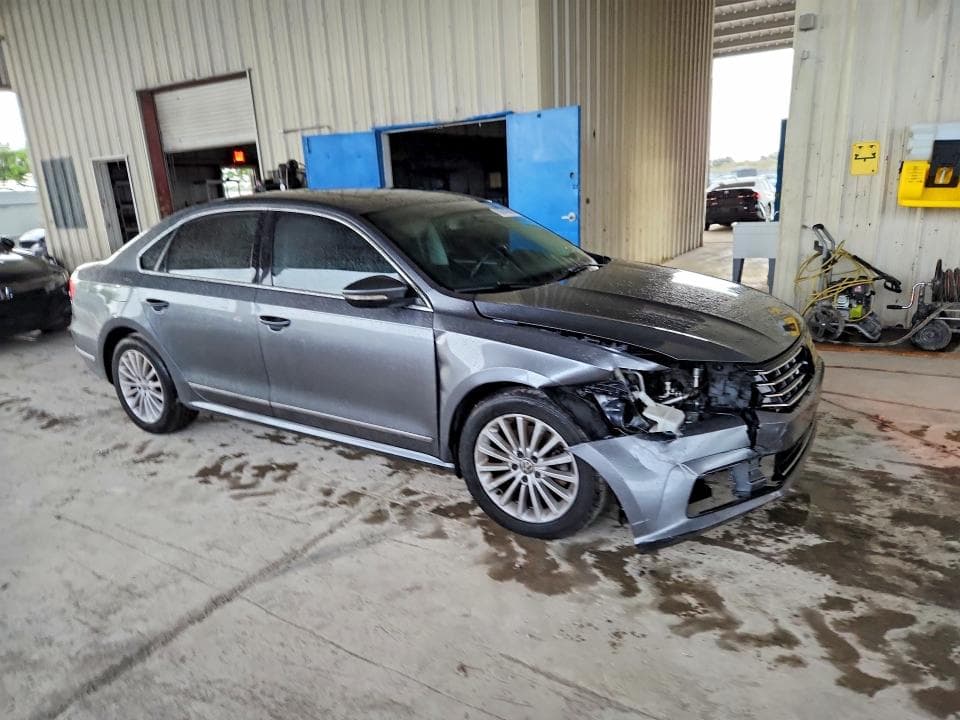 2017 VOLKSWAGEN PASSAT SE 4