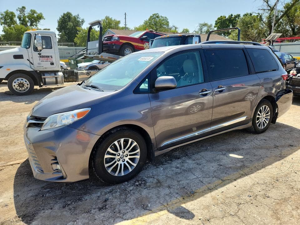 2019 TOYOTA SIENNA XLE 8-PASSENGER
