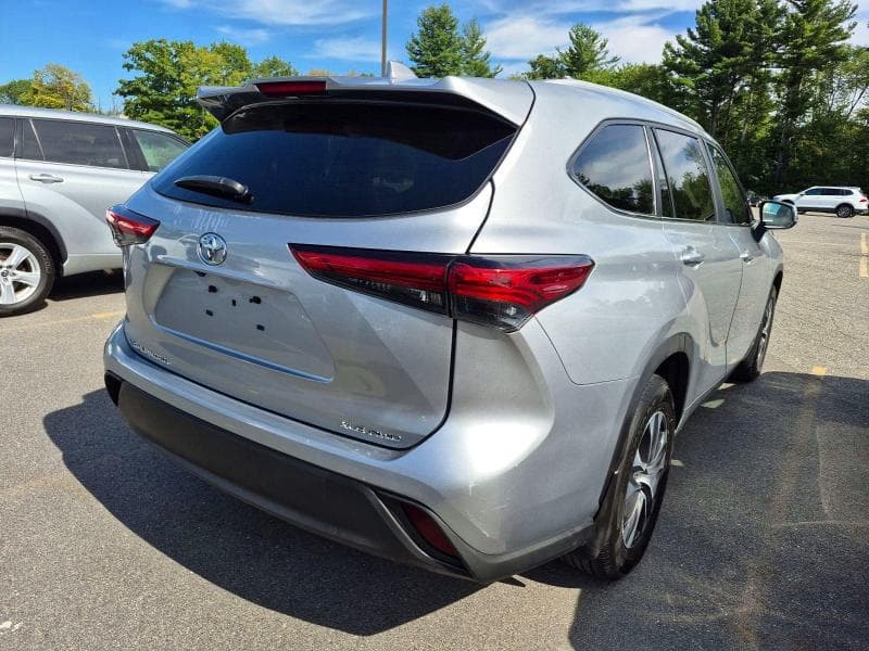 2023 TOYOTA HIGHLANDER XLE 4