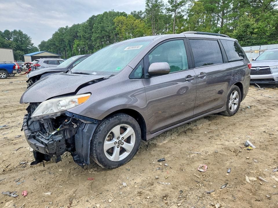 2019 TOYOTA SIENNA LE