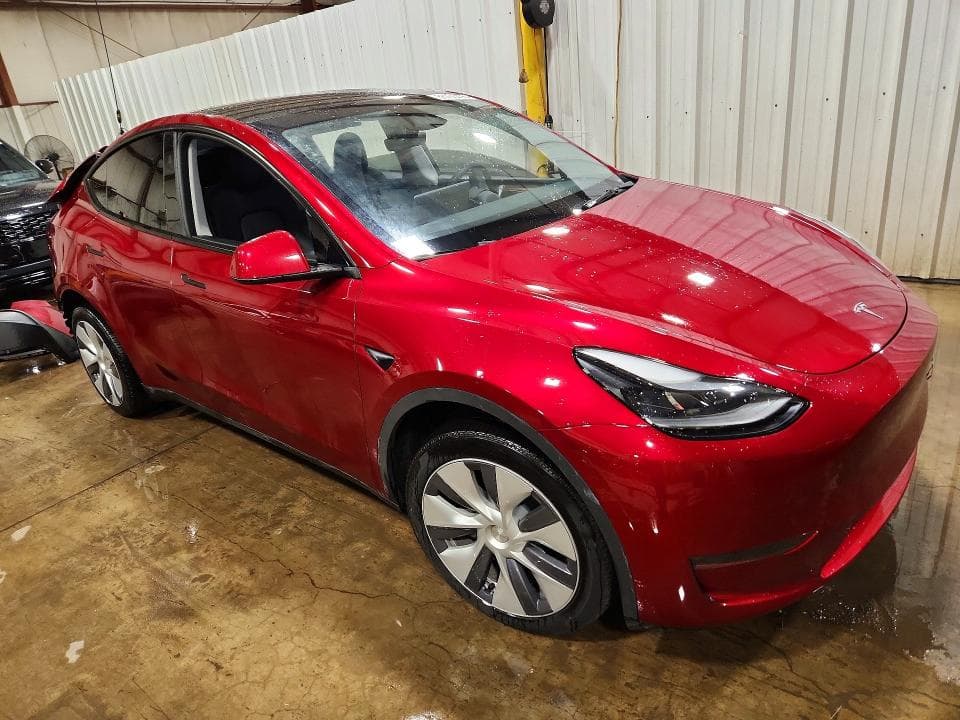 2024 TESLA MODEL Y 4