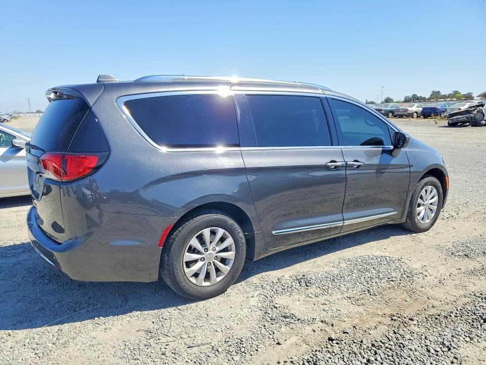 2019 CHRYSLER PACIFICA TOURING L 3