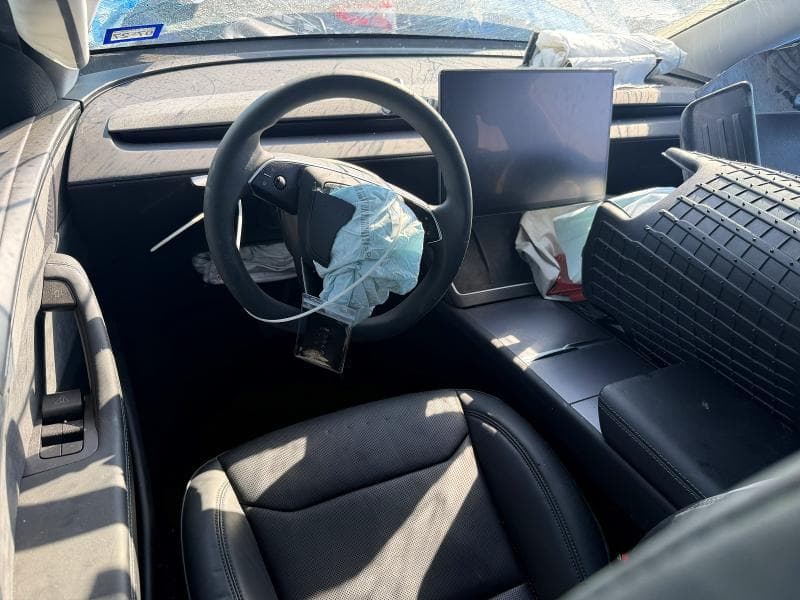 2026 TESLA MODEL Y 8