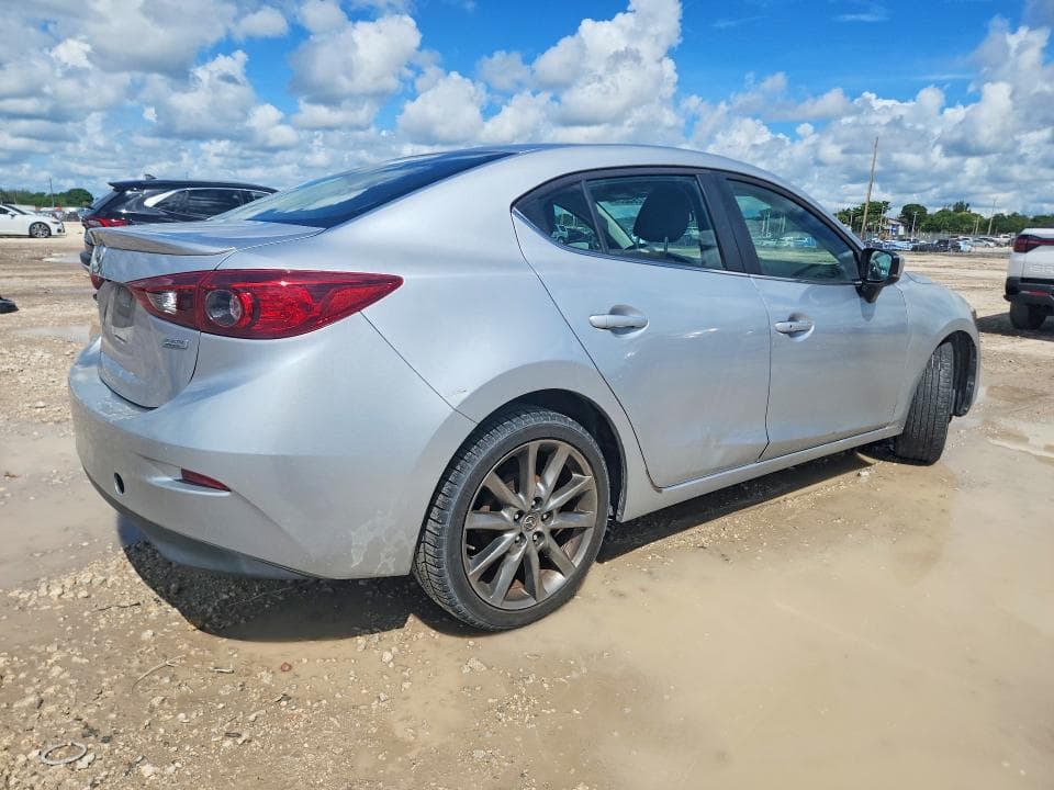 2018 MAZDA 3 TOURING 3