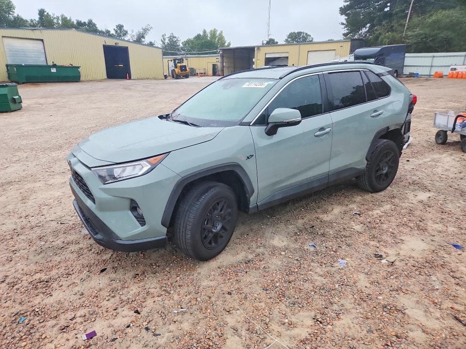 2020 TOYOTA RAV4 XLE