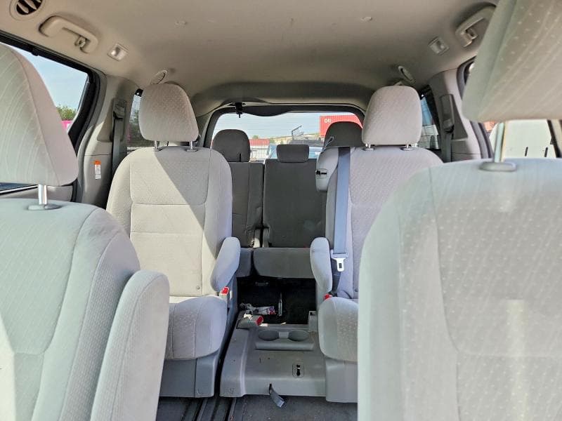 2018 TOYOTA SIENNA LE 10