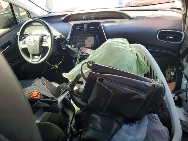 2017 TOYOTA PRIUS THREE TOURING 8