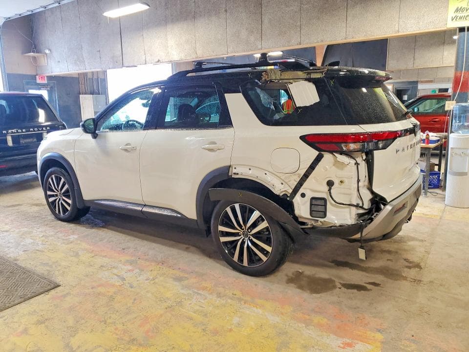 2024 NISSAN PATHFINDER PLATINUM 2