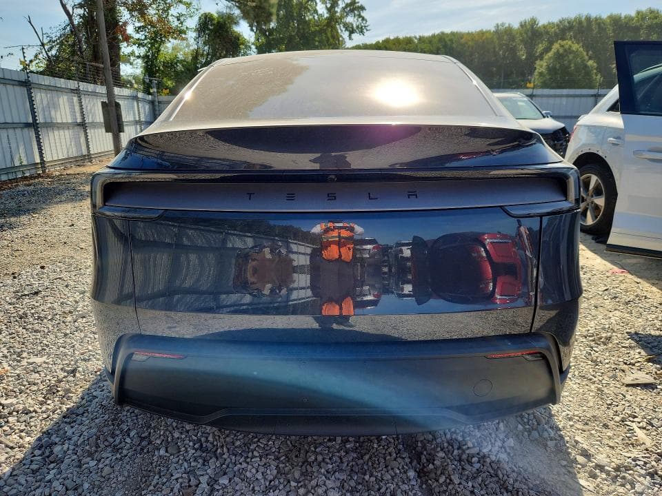 2026 TESLA MODEL Y 6