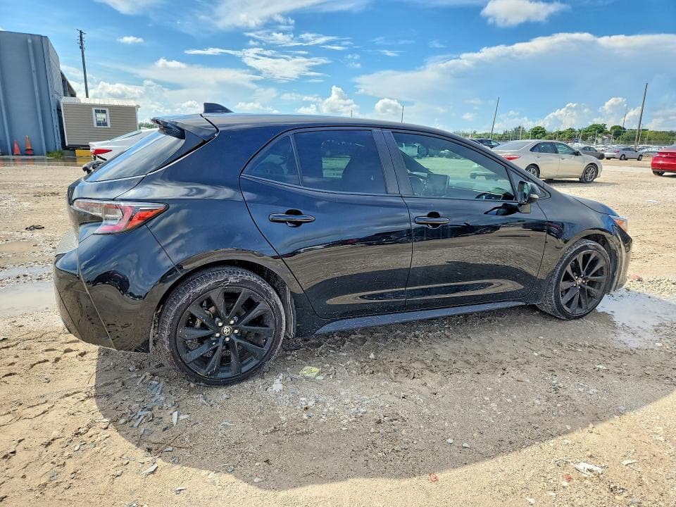 2021 TOYOTA COROLLA HATCHBACK SE NIGHTSHADE EDITION 3