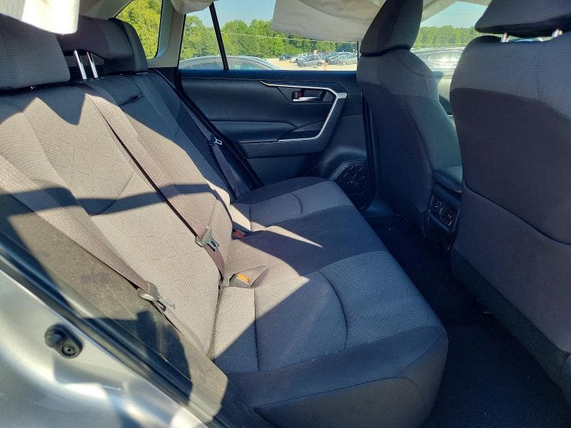 2019 TOYOTA RAV4 XLE 11