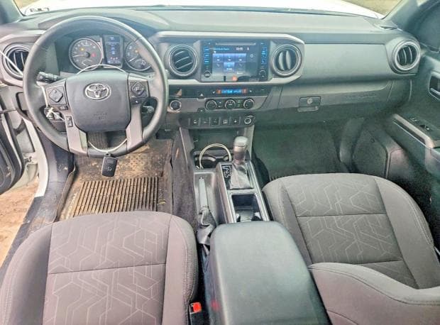 2017 TOYOTA TACOMA 8
