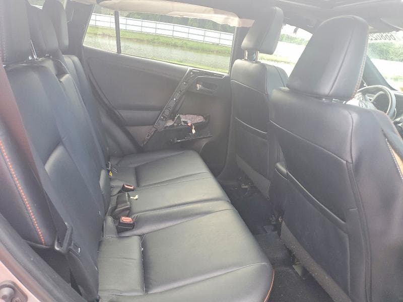 2017 TOYOTA RAV4 SE 11