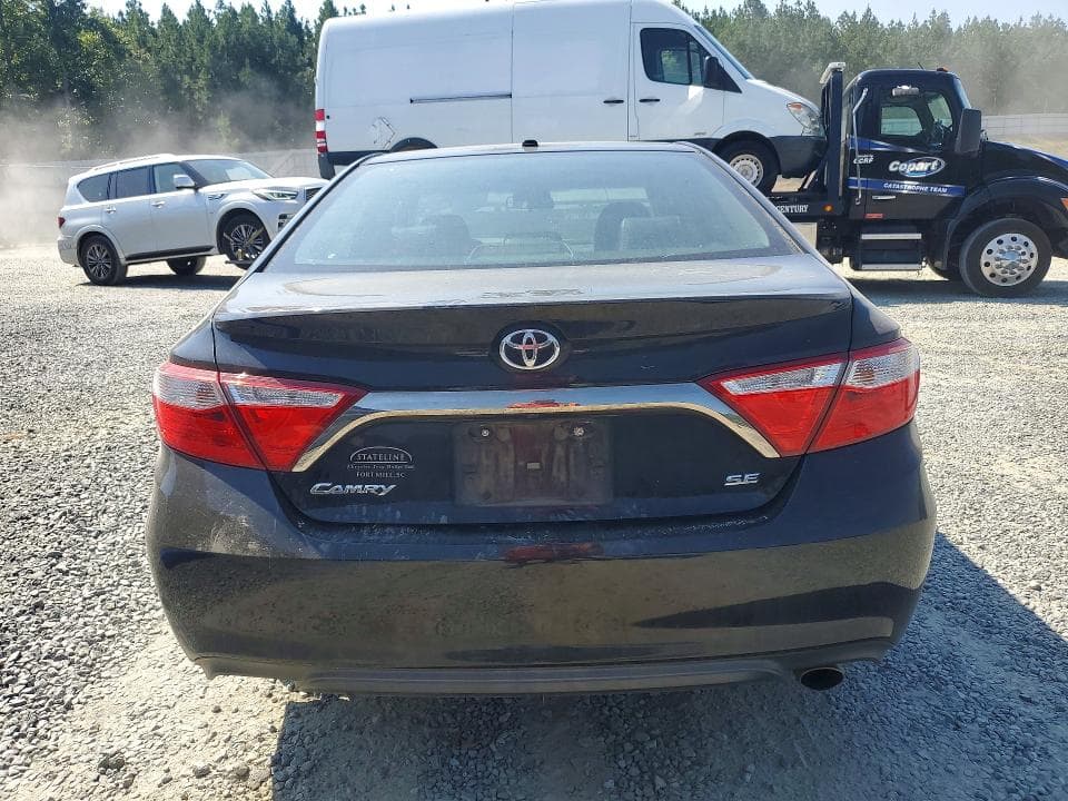 2017 TOYOTA CAMRY SE 6