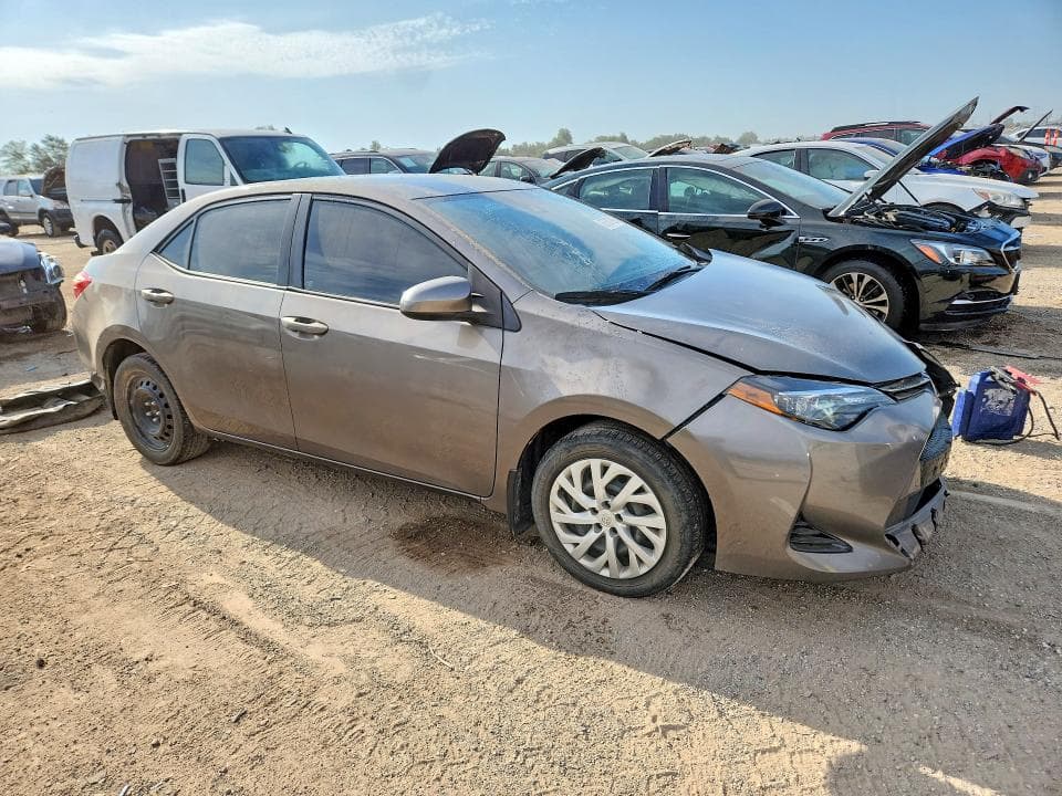 2017 TOYOTA COROLLA LE 4