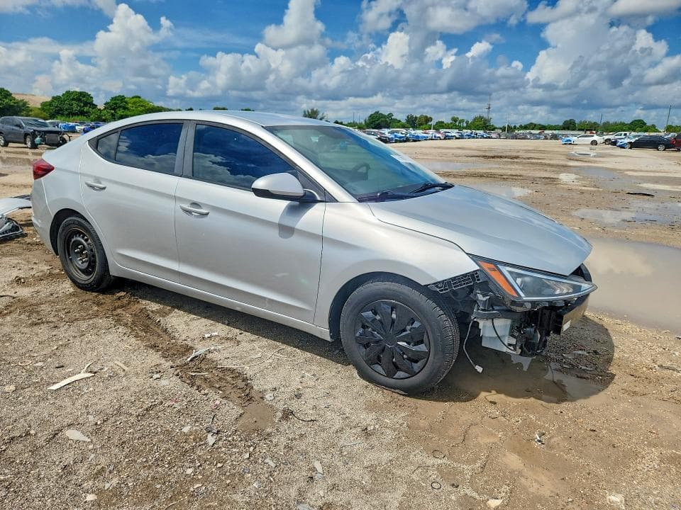 2019 HYUNDAI ELANTRA SE 4