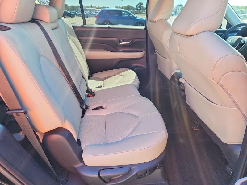 2025 TOYOTA GRAND HIGHLANDER XLE 11
