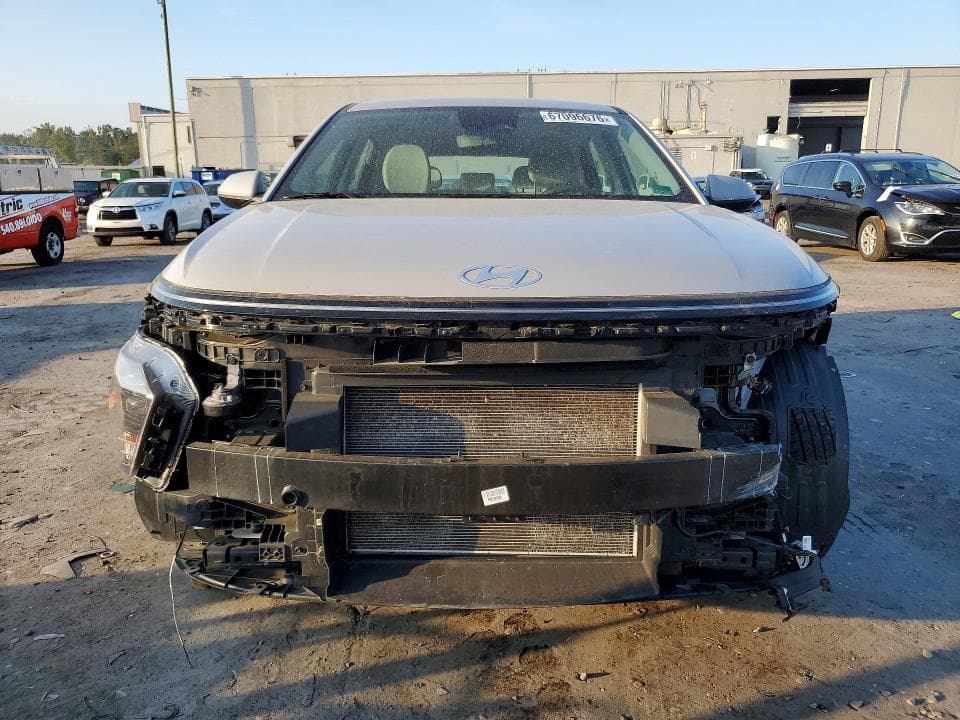2025 HYUNDAI KONA SE 5