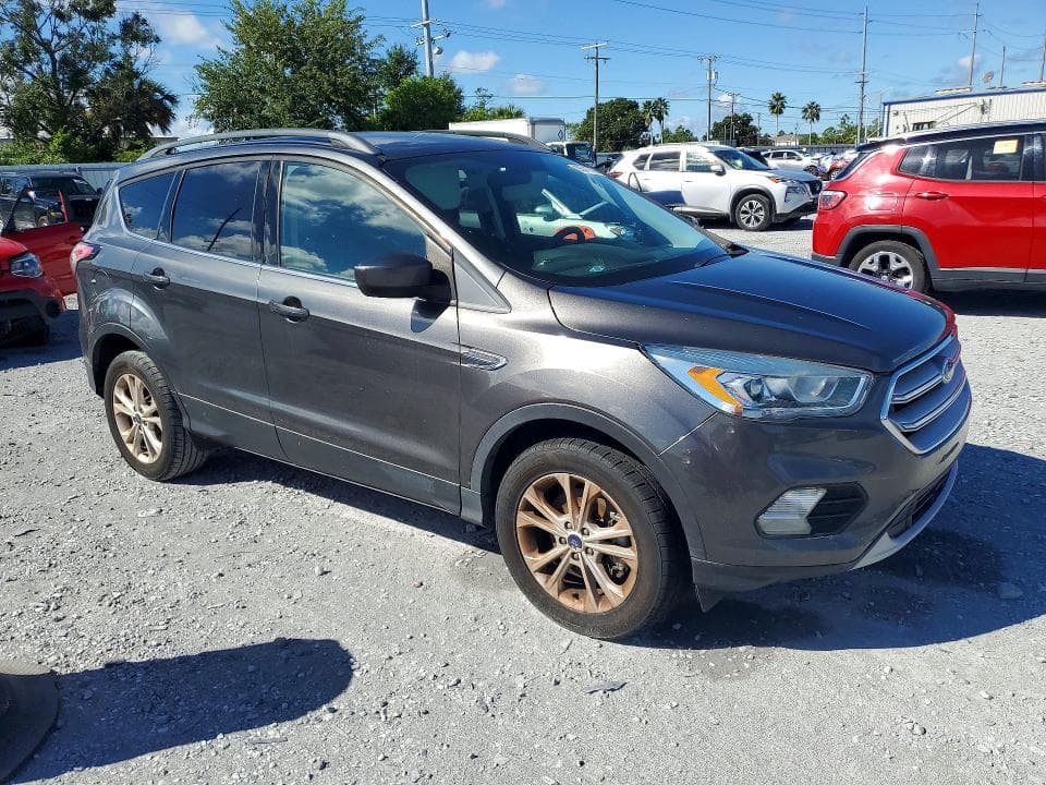 2017 FORD ESCAPE SE 4