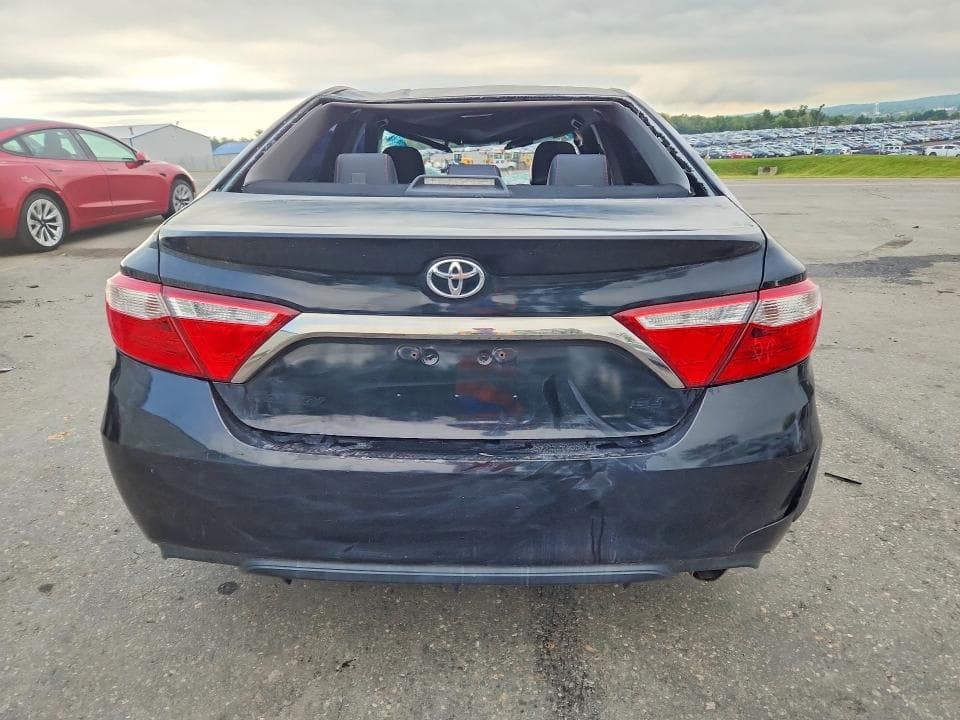 2017 TOYOTA CAMRY SE 6