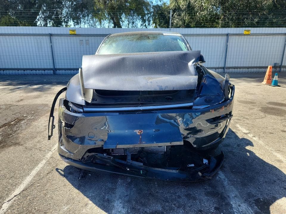 2026 TESLA MODEL Y 5