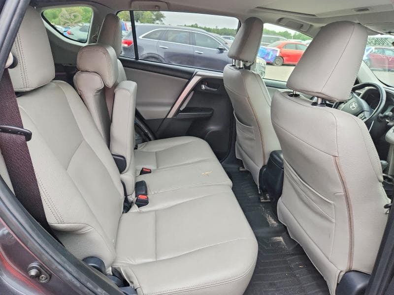 2017 TOYOTA RAV4 XLE 11