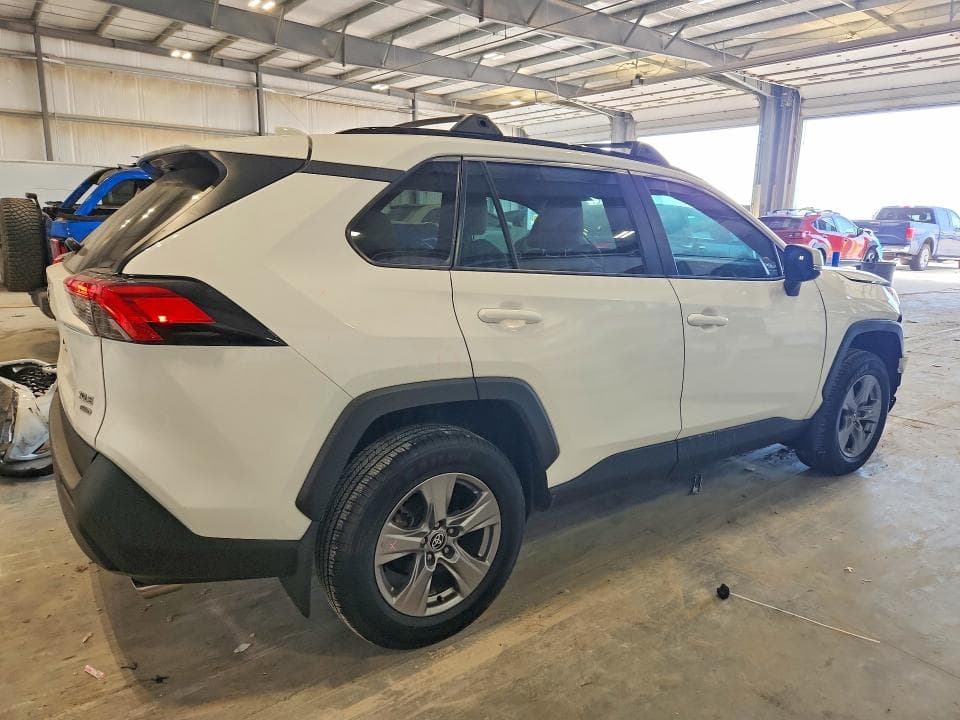 2024 TOYOTA RAV4 XLE 3