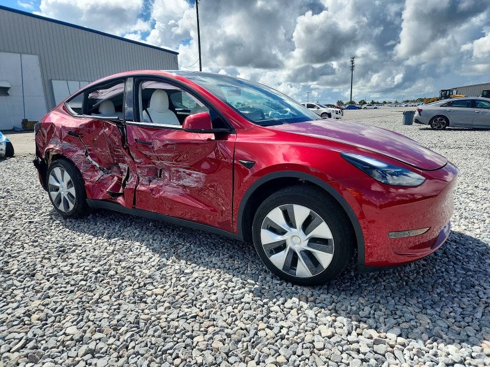 2024 TESLA MODEL Y 4