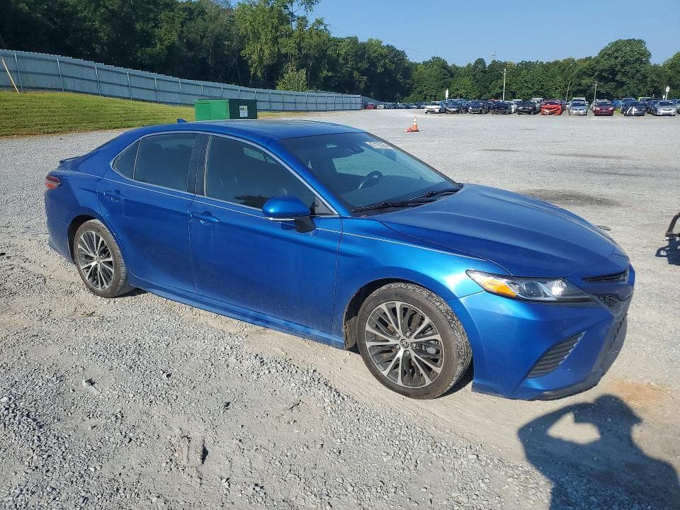 2020 TOYOTA CAMRY SE 4