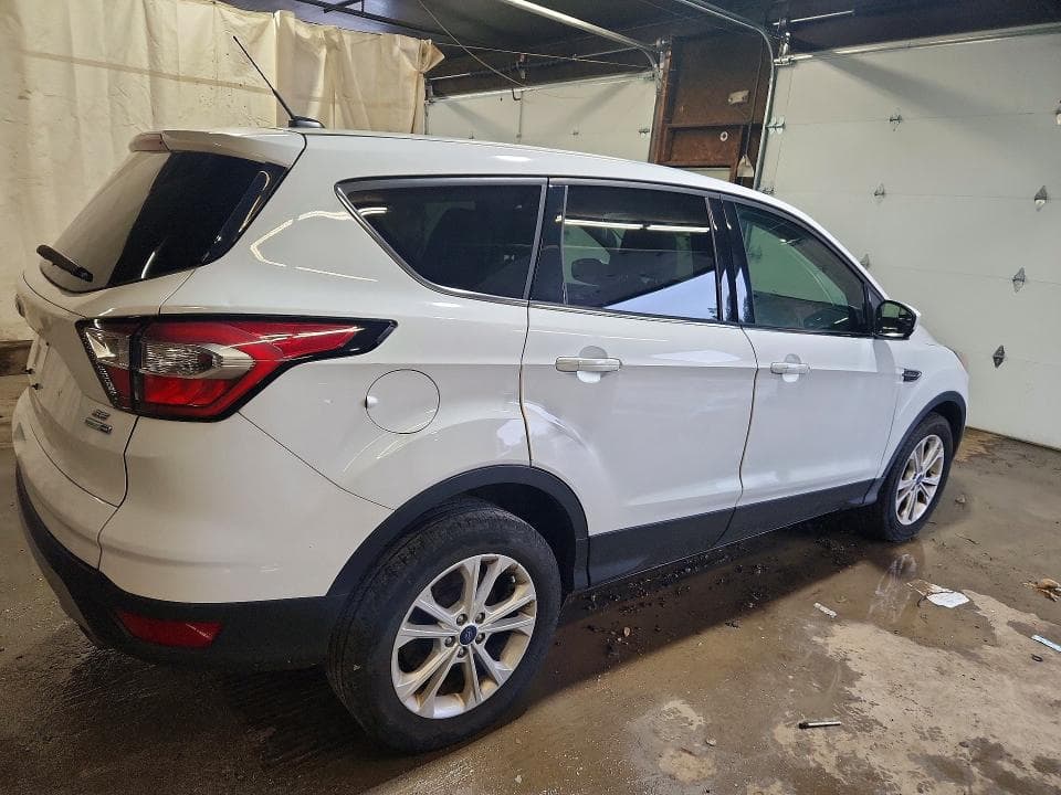 2017 FORD ESCAPE SE 3