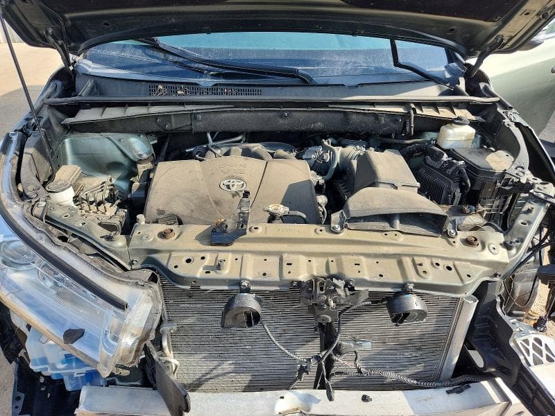 2019 TOYOTA HIGHLANDER LE 12