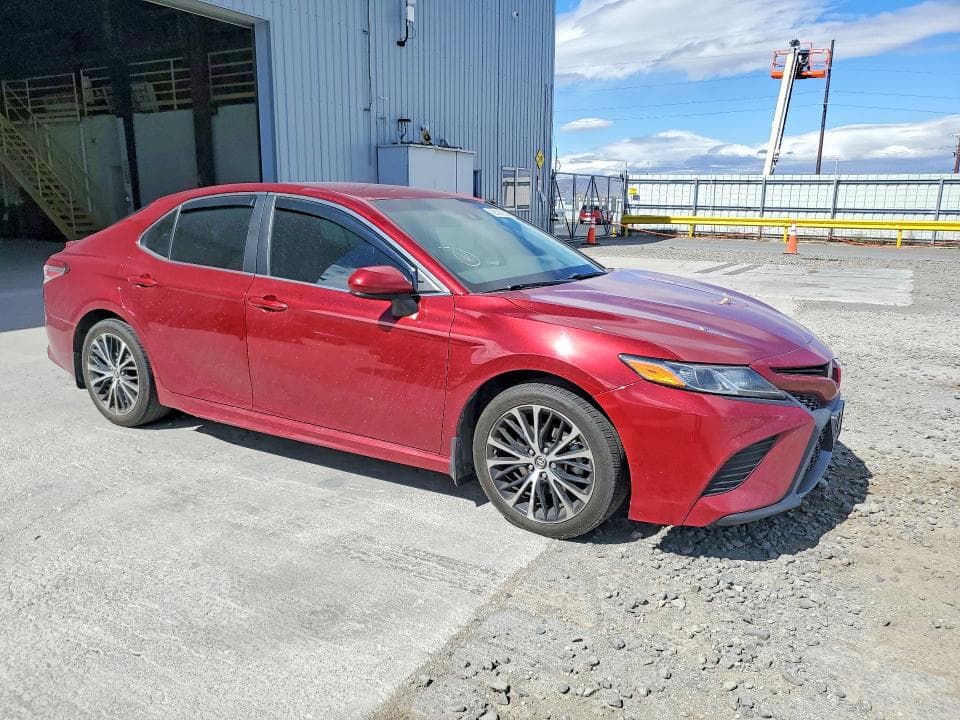 2018 TOYOTA CAMRY SE 4