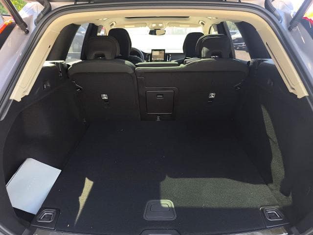 2026 VOLVO XC60 PLUS 11