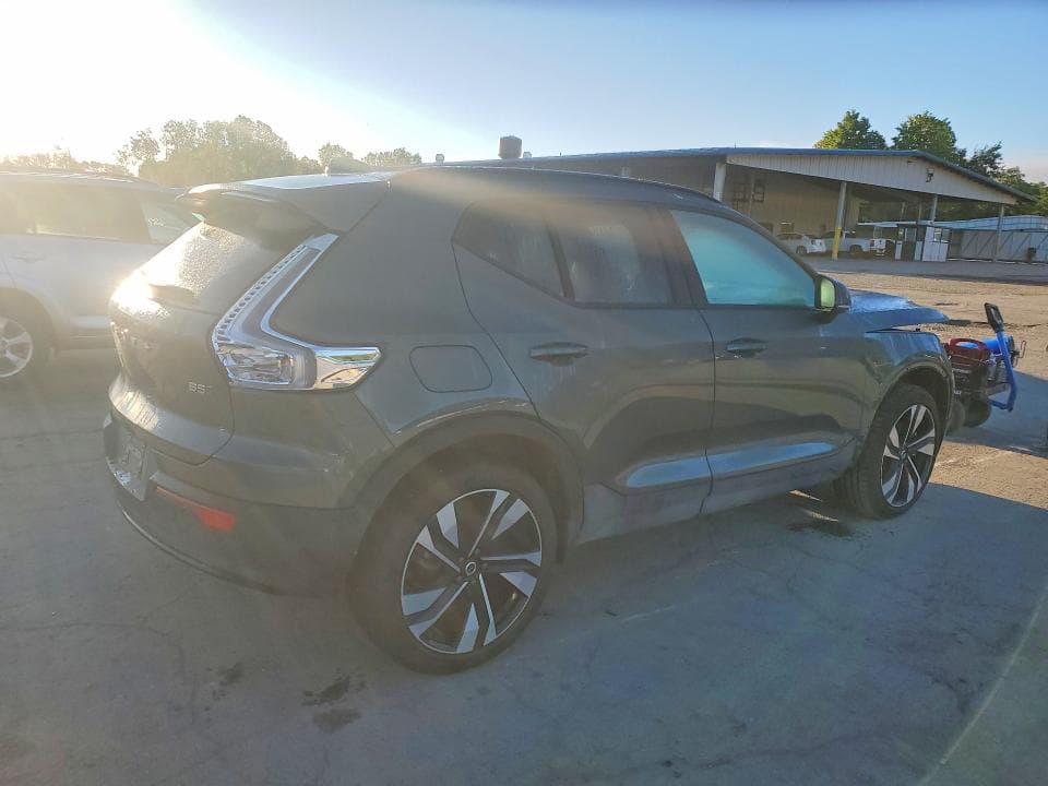 2026 VOLVO XC40 PLUS 3