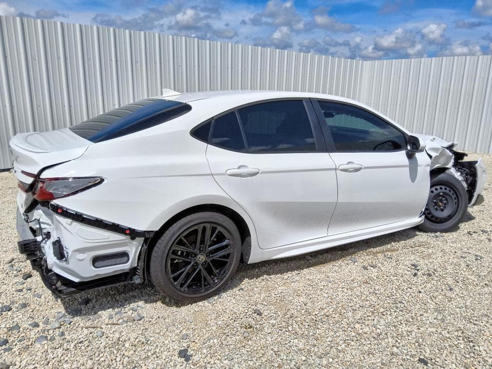 2026 TOYOTA CAMRY SE 3